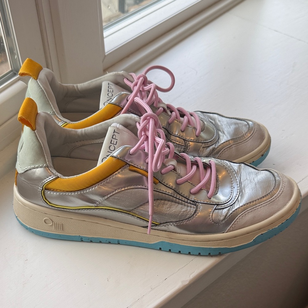 Oncept Porto Low top sneaker women’s size 9